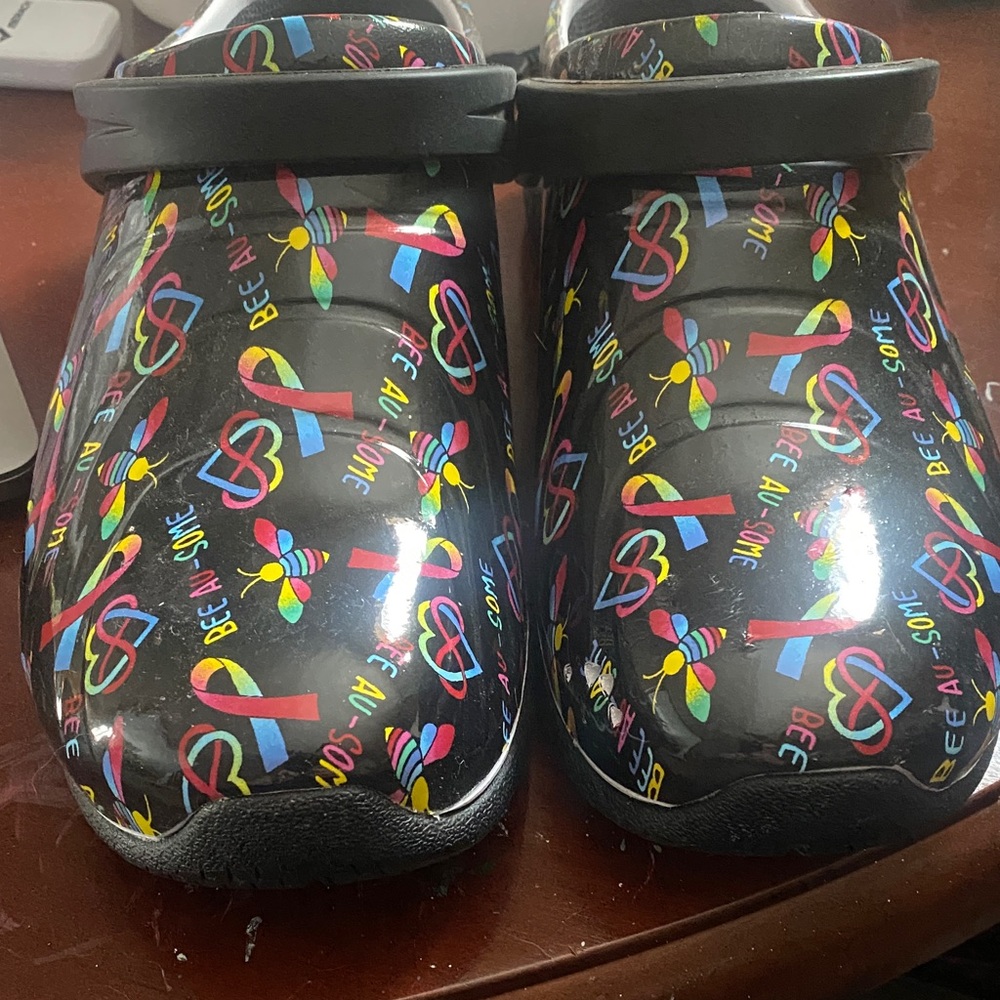Anywear clogs